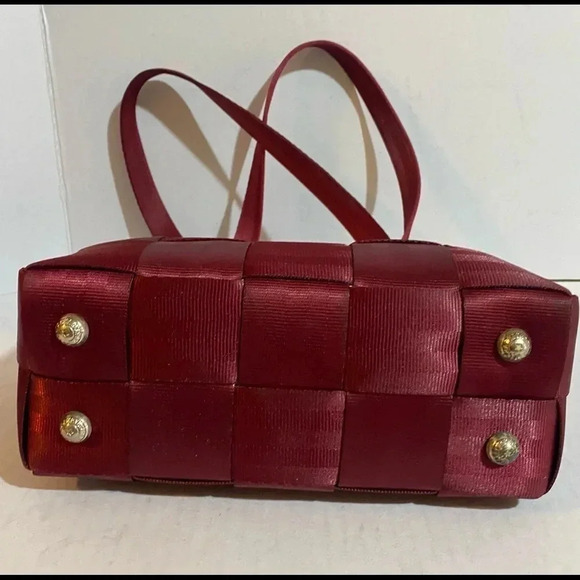 Harvey’s red original seatbelt shoulder handbag - Picture 4 of 13